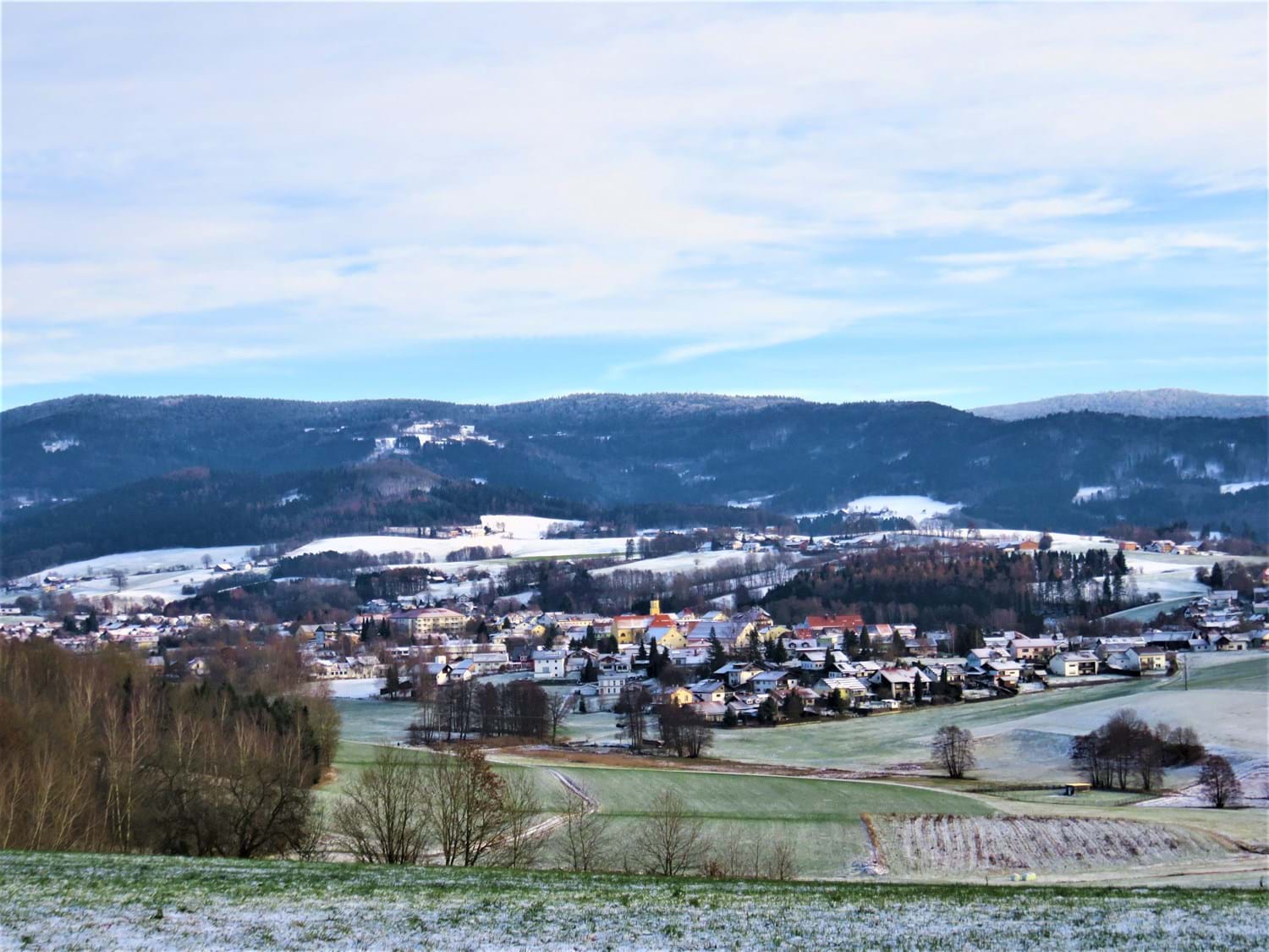 Lage, Struktur