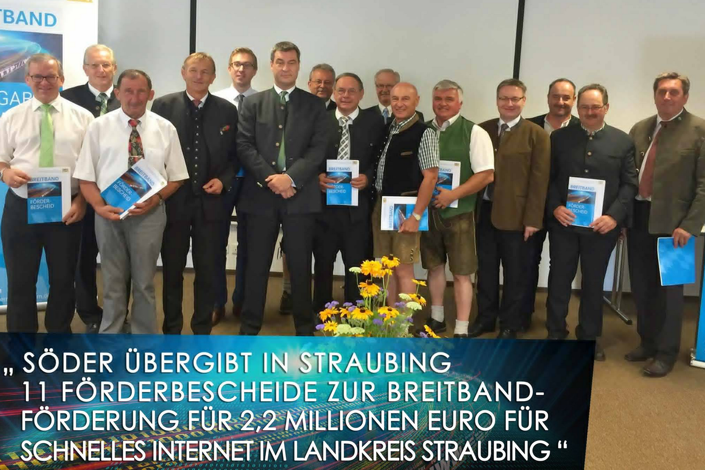 Breitband_Übergabe Förderbescheide.jpg Leider haben wir keinen Alternativtext zu diesem Bild, aber wir arbeiten daran.
