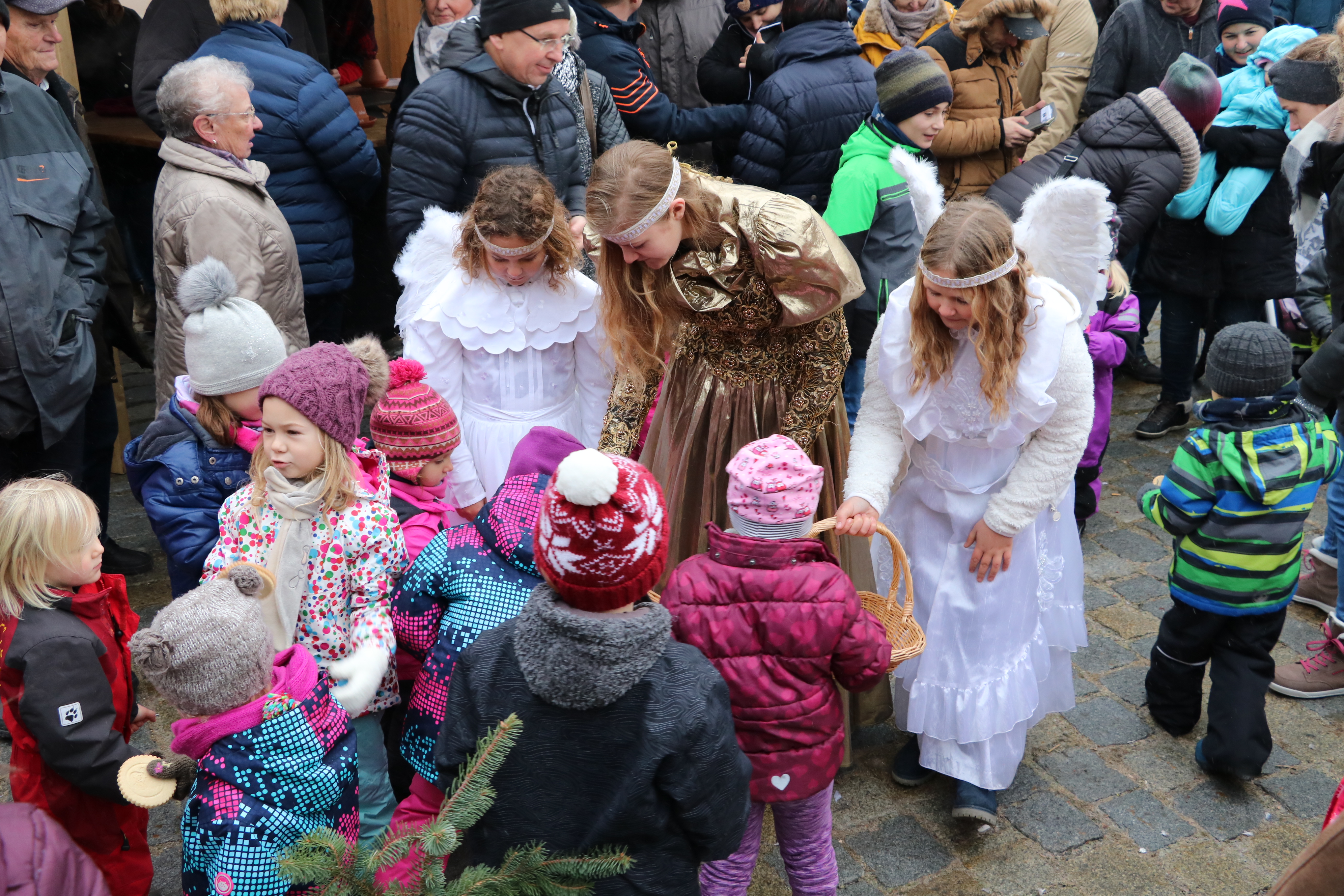 Christkind mit Engerl